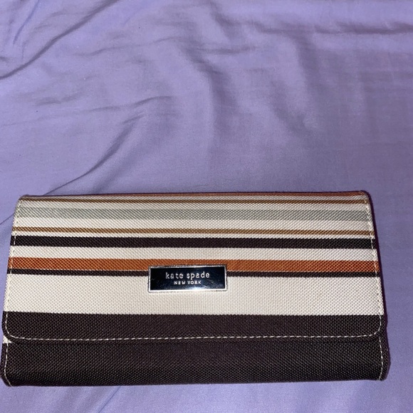 Kate Spade wallet - Picture 1 of 10